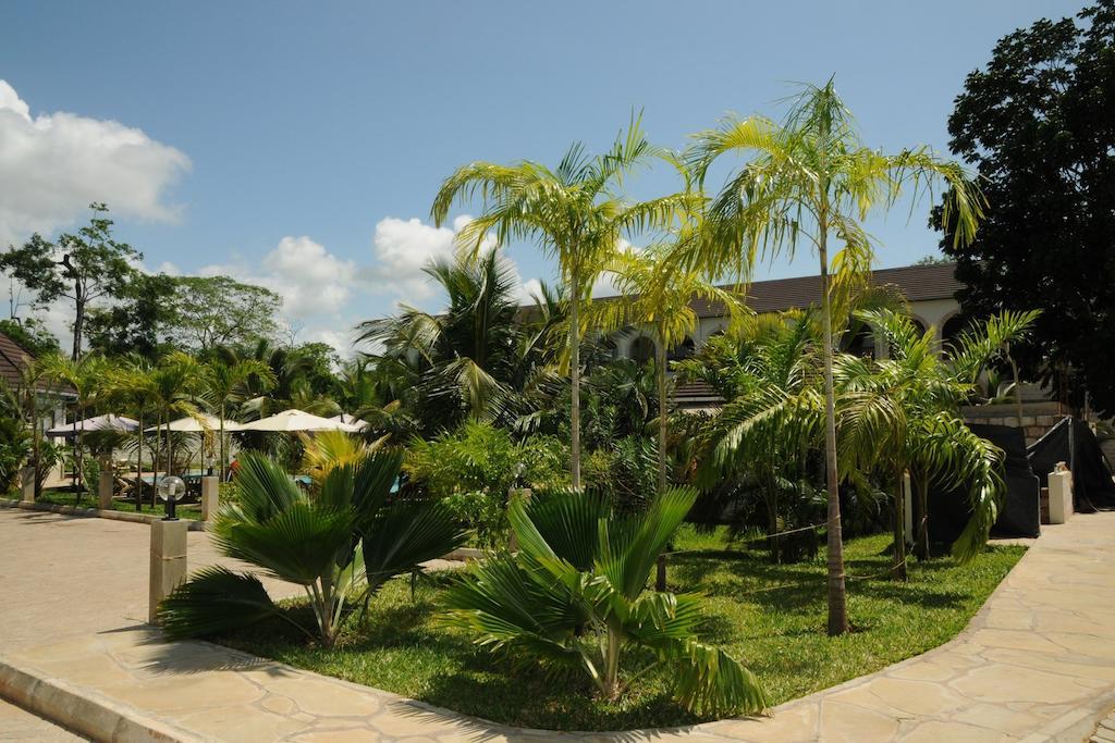 Lotfa Resort Diani ディアニ・ビーチ エクステリア 写真